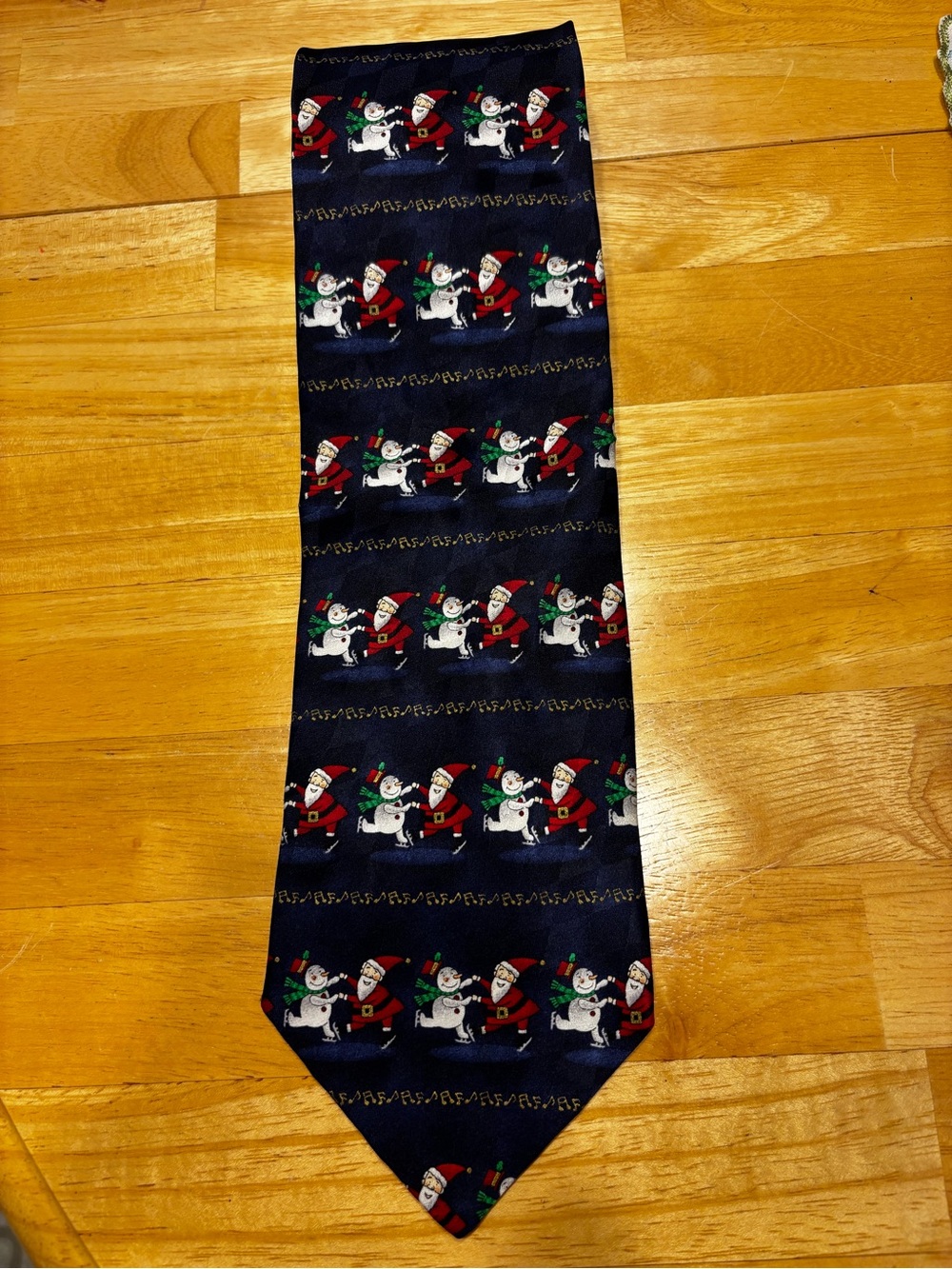 VTG Hallmark Holiday Traditions Christmas Tie Mens Silk Santa Snowman skating